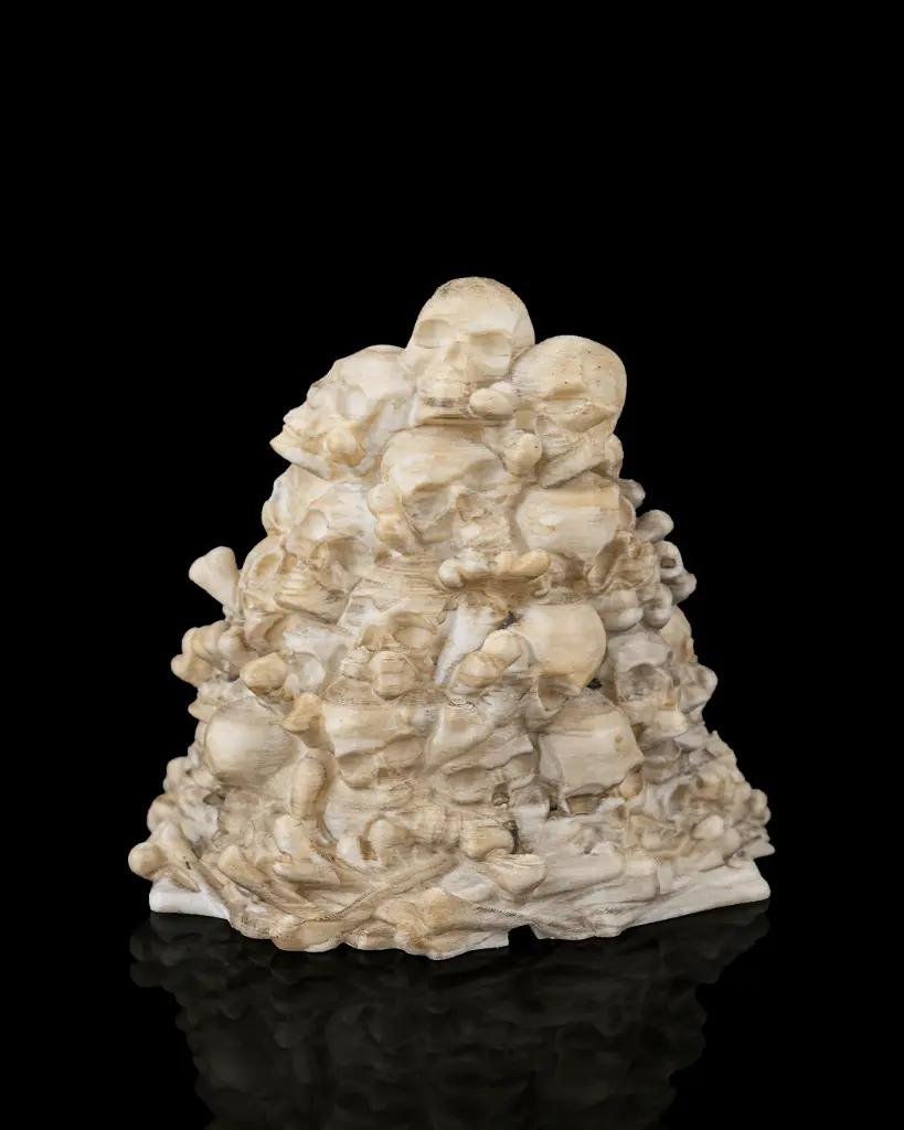 Bone_Throne_Phone_Holder4_f6b36d8469.webp