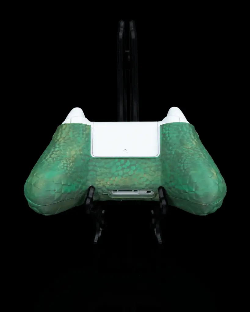 Dragonscale_Controller_Cover_6_c623935162.webp