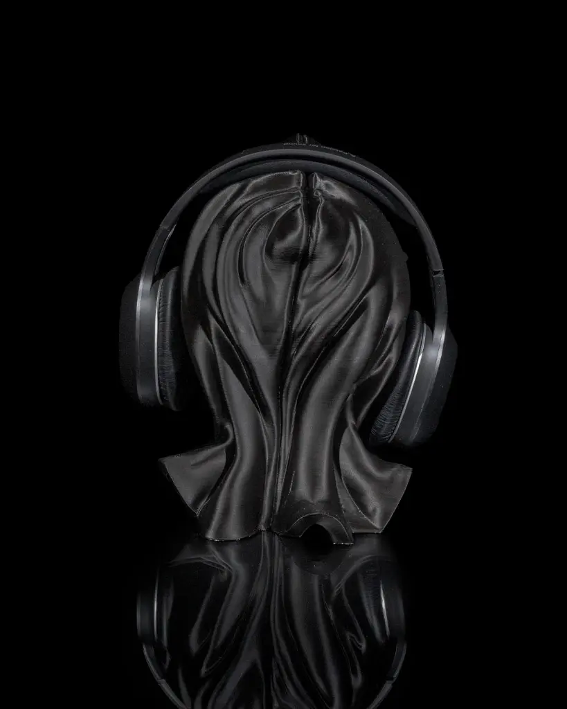 Grinning_Reaper_Headphone_Holder4_4ab60ef2a9.webp